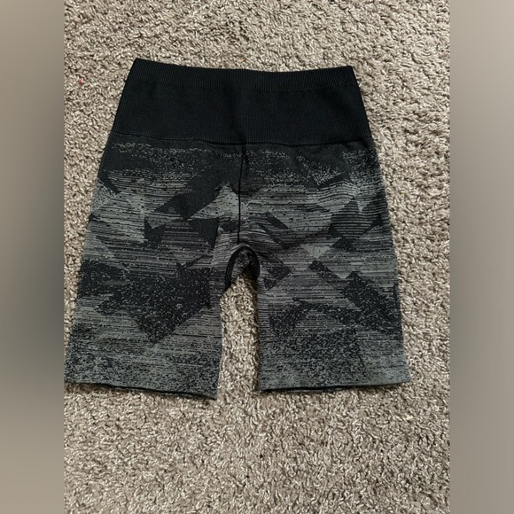 Gymshark Adapt Ombre Seamless Cycling Shorts - Picture 6 of 6